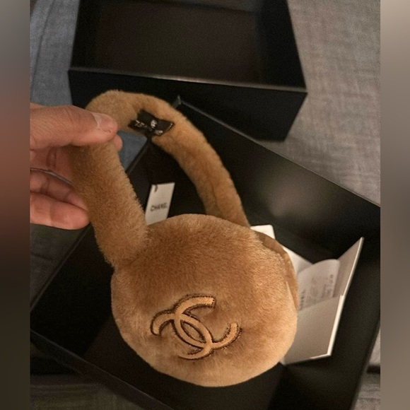 CHANEL 24N Earmuffs in Beige - Picture 4 of 5